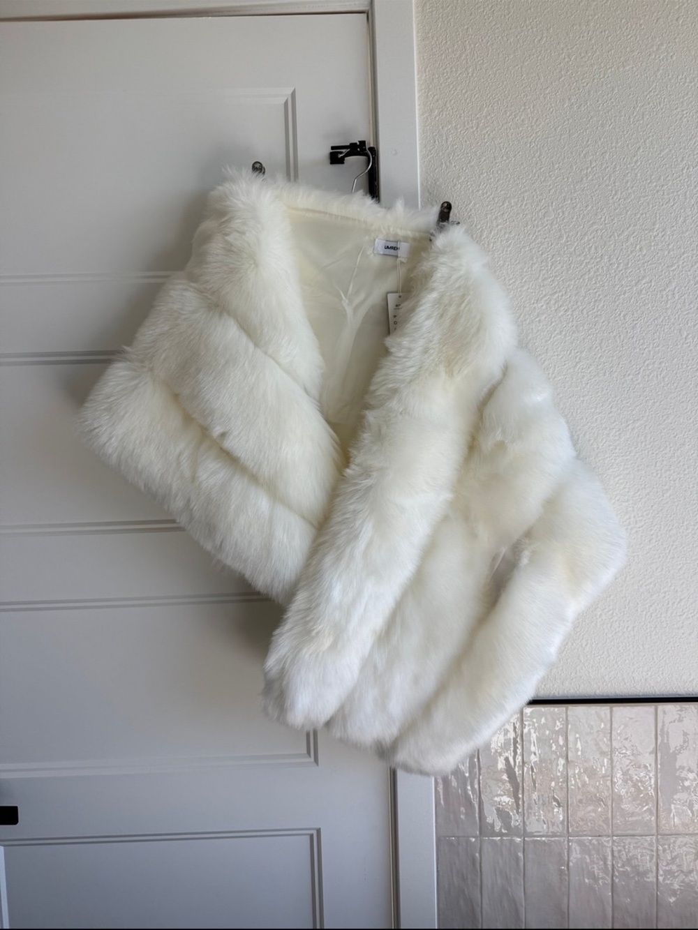 NWT White Faux Fur Shawl Wrap Cape Evening Stole New
